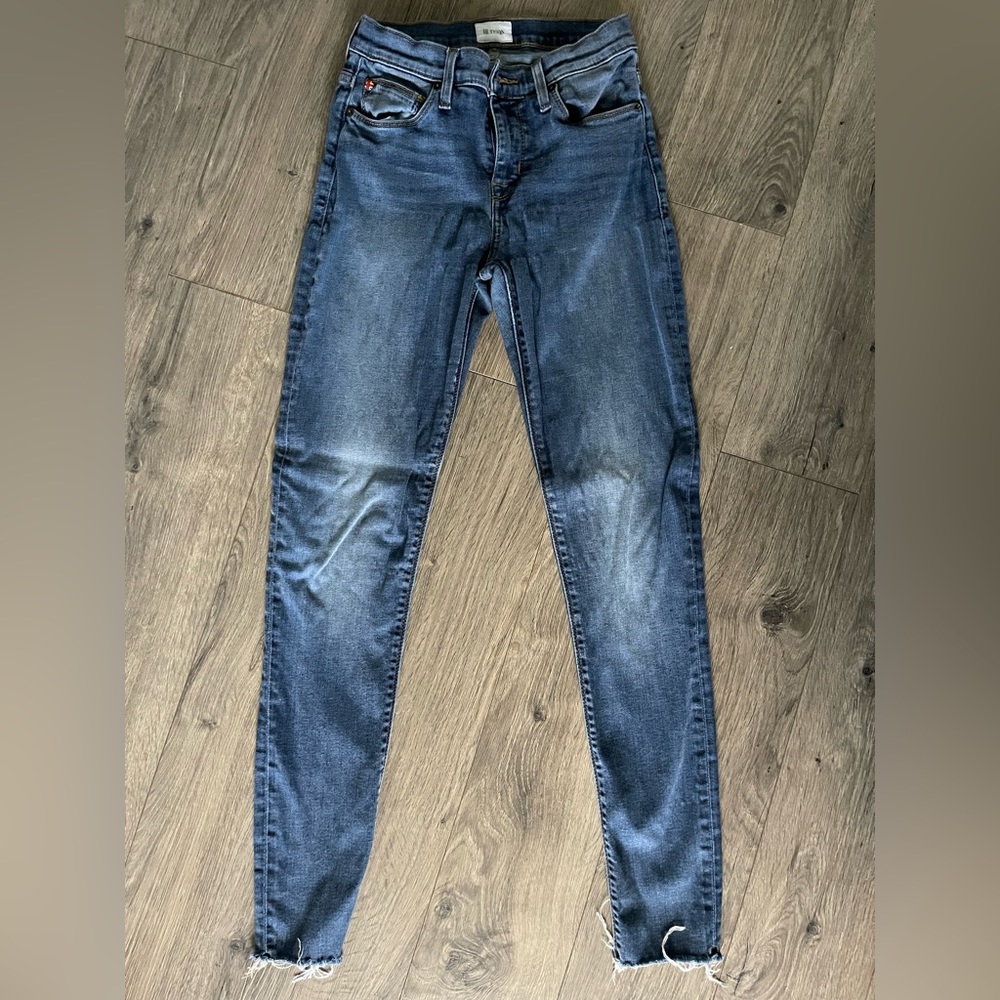Hudson Natalie super skinny.  Size 26/29.
